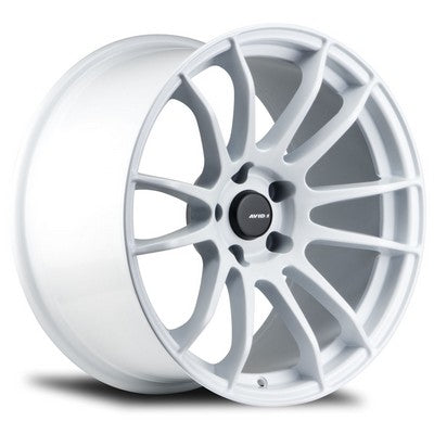 AV-20 WHITE 18x8.5 5x114.3 et33 cb73.1